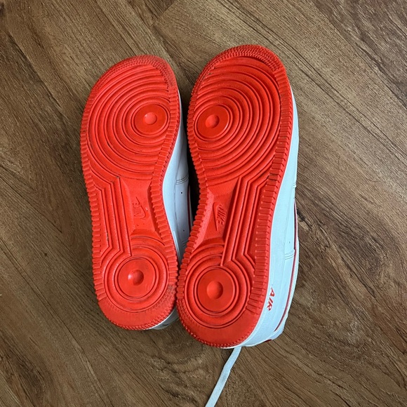 Nike - Picture 2 of 4